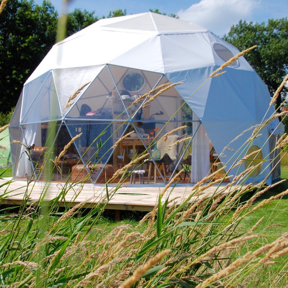 Een dome tent bij Camping Bij Ons in Groesbeek