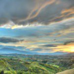 Uitzicht op de heuvels van de Italiaanse regio Le Marche