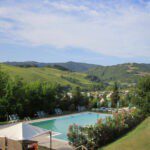 Zwembad op familiecamping Podere Sei Poorte in de Italiaanse regio Le Marche