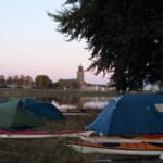 Kanos en tenten op Stadscamping Deventer
