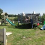 Speelplek voor kinderen bij camping Boerderij Halfweg Terschelling