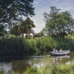 Boomhut aan rivier de Regge in Twente