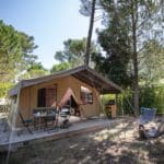 Safaritent op een camping in de Provence