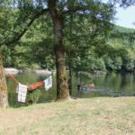 De rivier bij Camping la Berge Ombragée in de Dordogne biedt volop vermaak
