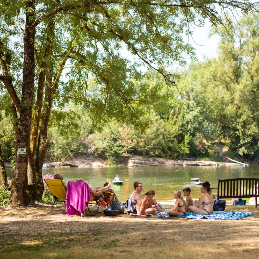 Teleurstelling deken motief Frankrijk: 7x campings aan een rivier - Bijzonderecamping.nl