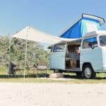Volkwagen T2 camper in het blauw in Noord-Holland