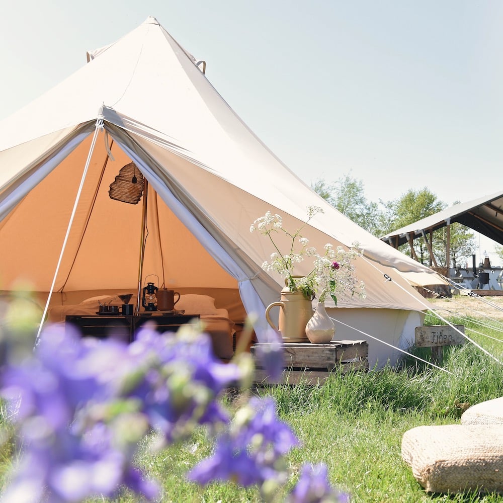 Bell tent op een boeren camping in Friesland