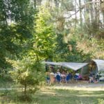Tent met luifel in de bossen van Les Landes