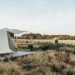 Ingerichte tent op een camping in Gelderland