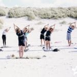 Yoga op het strand van Ameland