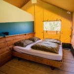Slaapkamer in een safaritent