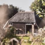 Boerderij met rieten dak in Noord-Holland