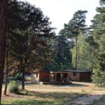 Twee forrest cabins in het Limburgse bos