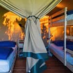 Slaapkamer van een safaritent